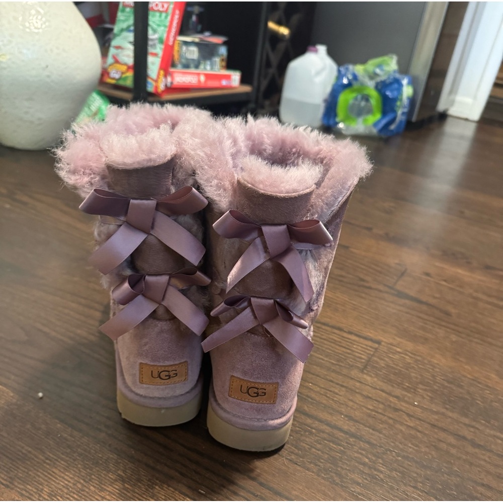 UGG Mauve Fluffy Bow Boots
Worn twice